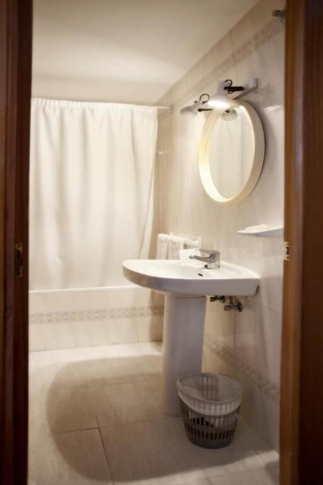 Double Or Twin Room - Photo 5
