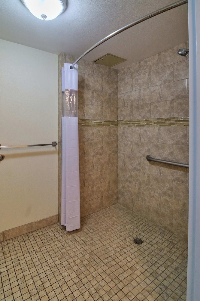 Queen / Twin Unit - First Floor - Photo 4