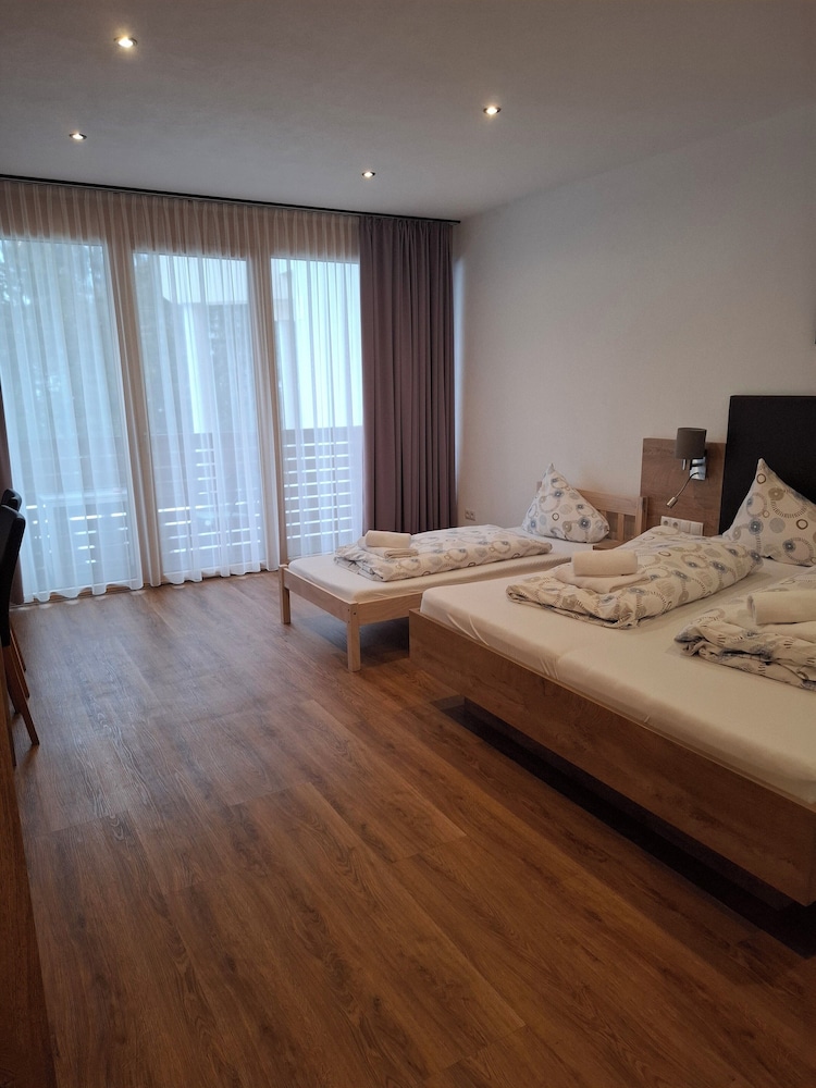 Classic Double or Twin Room, Mountain View