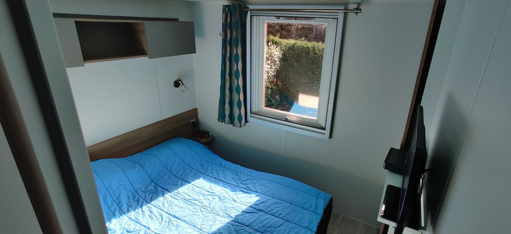 Classic Bungalow, 3 Bedrooms, Ensuite photo 2