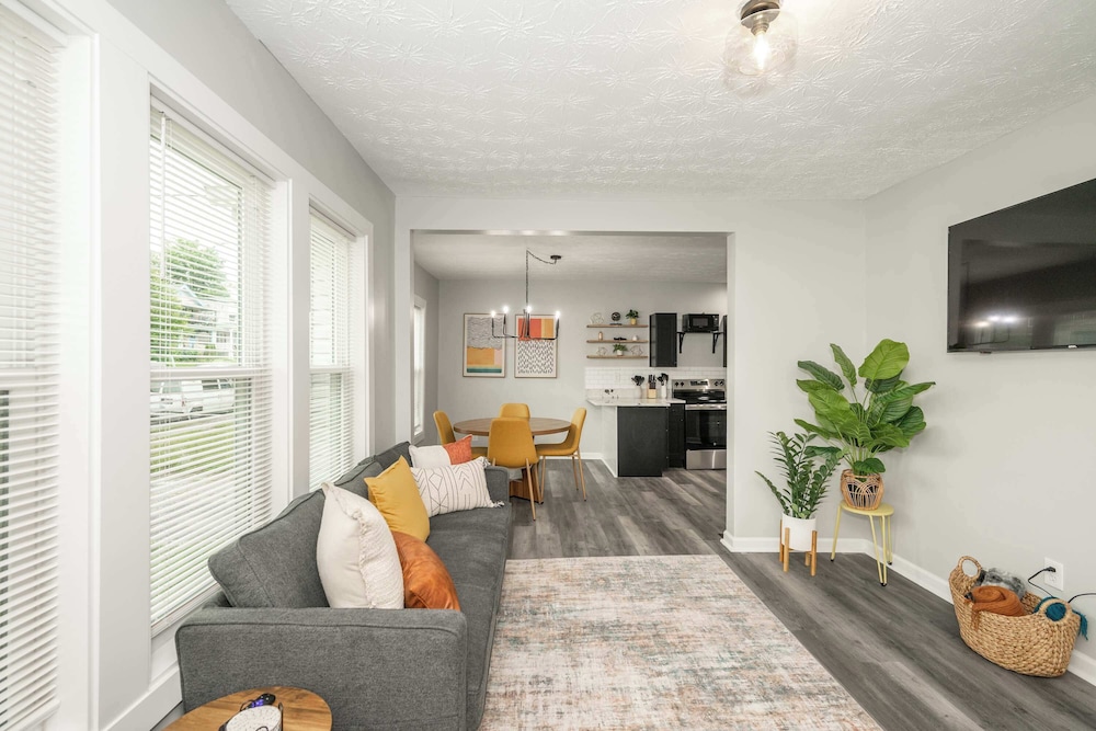 House, Multiple Beds, Patio, Garden View (Modern Cincy Home)