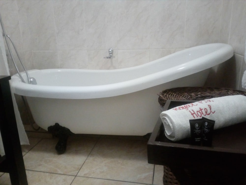 Executive House, 4 Bedrooms, Accessible, Pool View photo 2