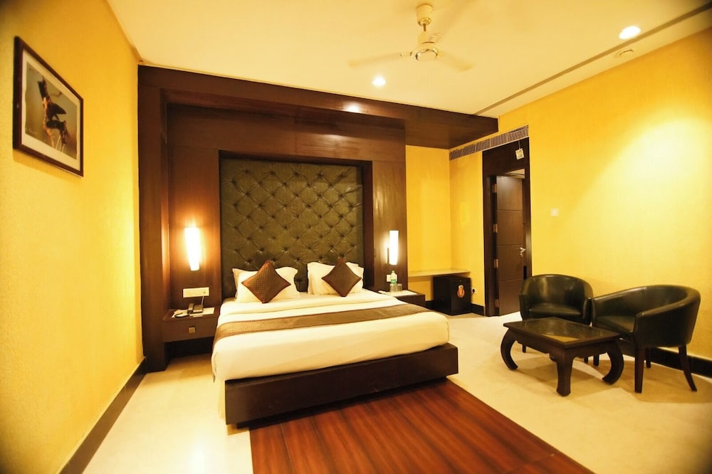 Premium Room, 1 King Bed photo 1