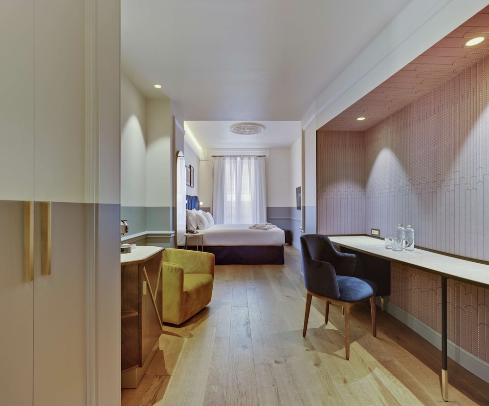 Double Room, City View (Catalina) thumbnail 6