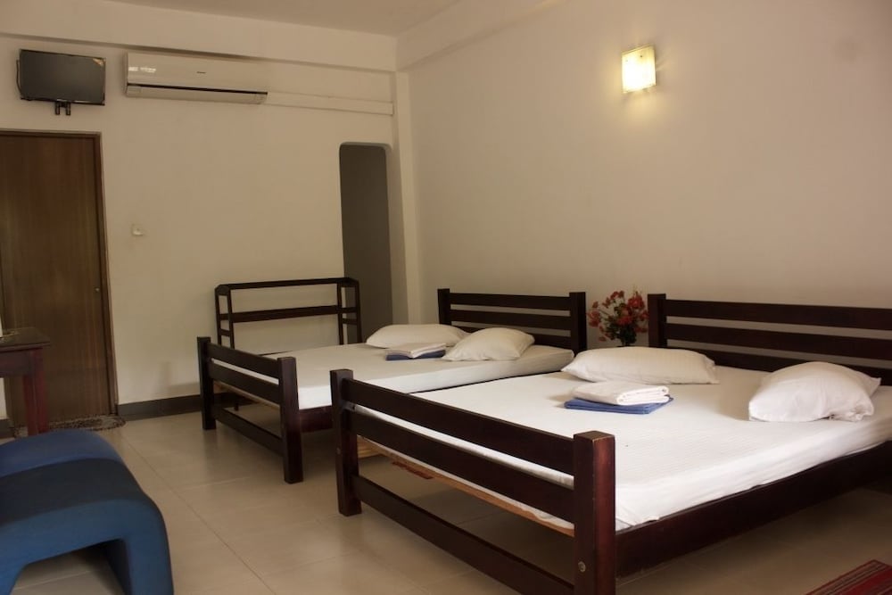Standard Room, 2 Double Beds photo 1