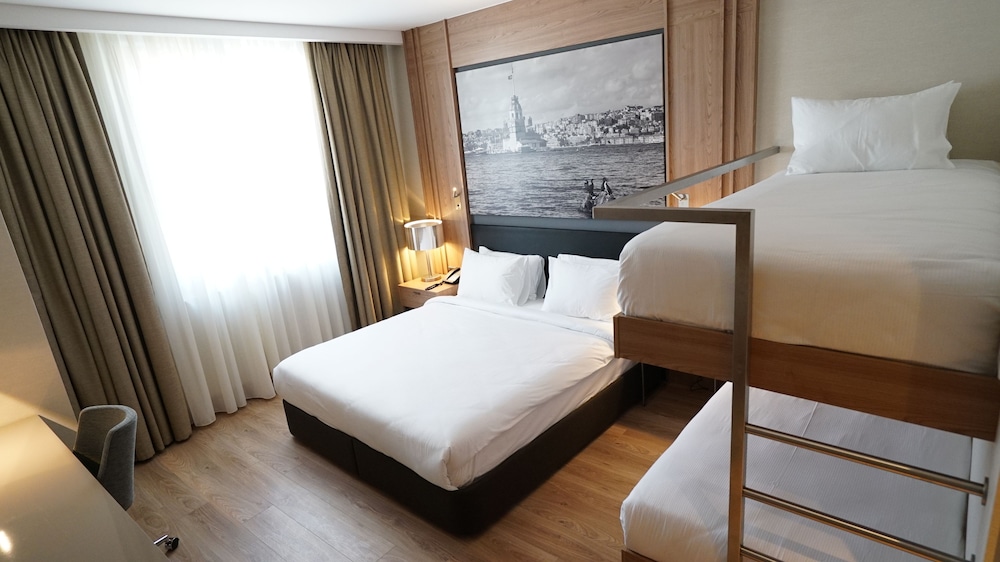Family Double or Twin Room, Multiple Beds, Non Smoking (TRYP, 1 Queen & 1 Bunk Bed) photo 3