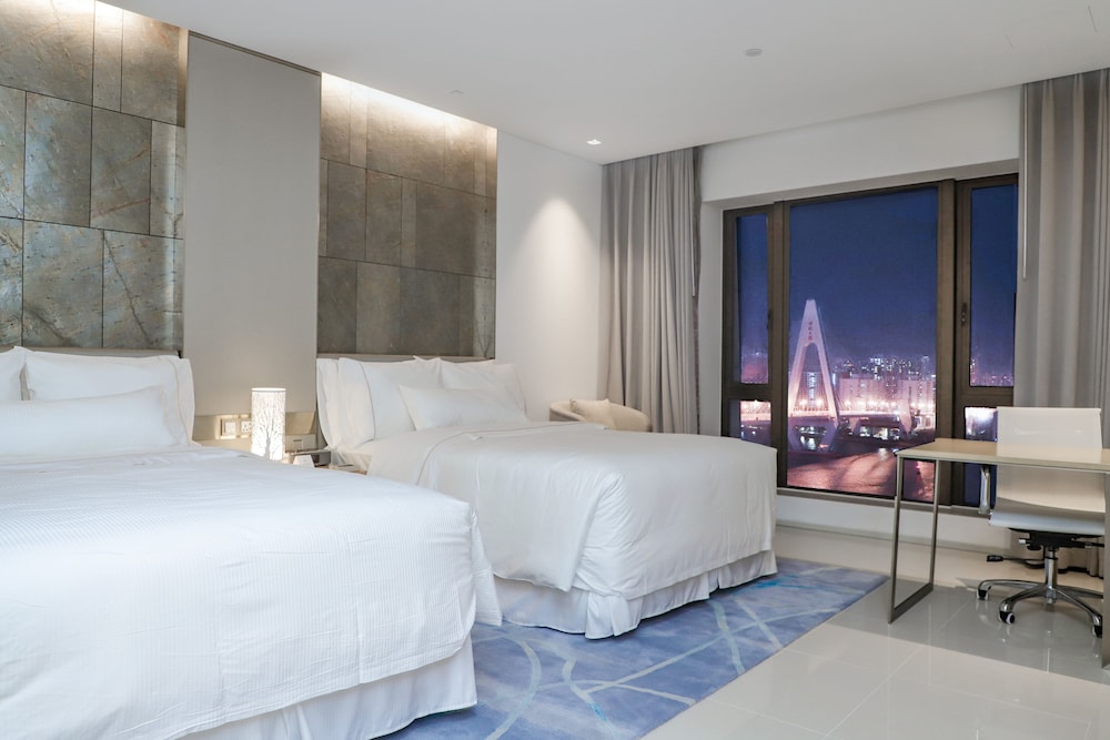 Room, 2 Double Beds, Ocean View - Photo 2