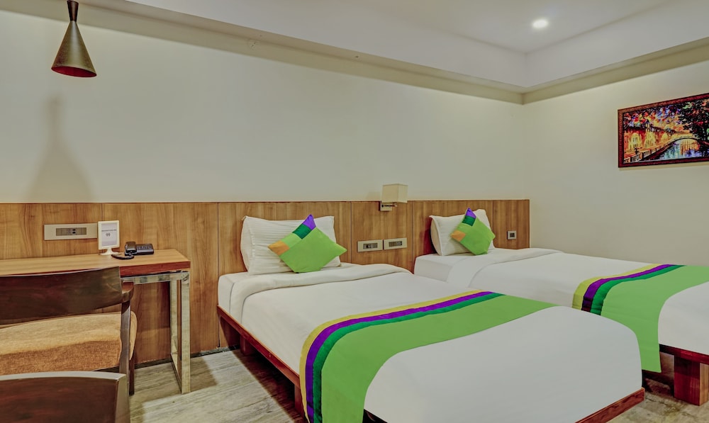 Deluxe Room - Photo 6