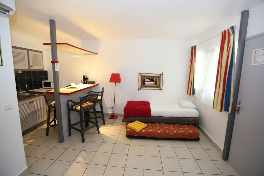 Quadruple Room, Kitchenette photo 2