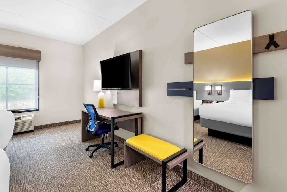 Standard Room, 2 Queen Beds, Non Smoking - Photo 3