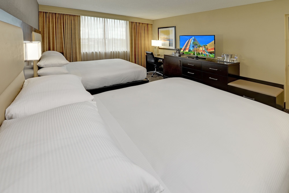 Room, 2 Queen Beds, Accessible (Mobility & Hearing, Roll-in Shower)