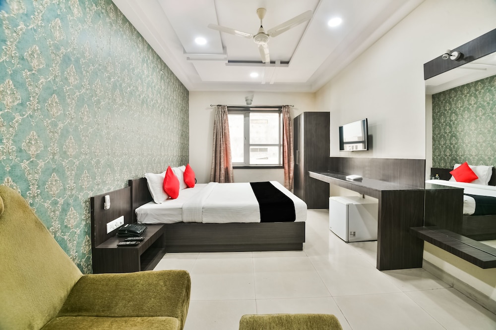 Superior Room, 1 King Bed, City View