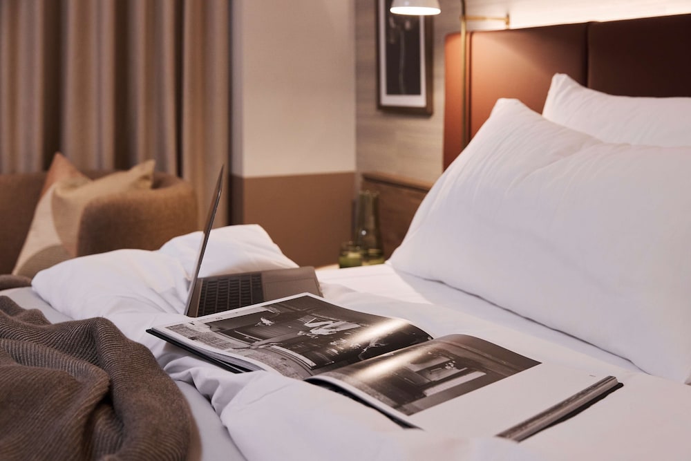 Rydges Deluxe Corner King