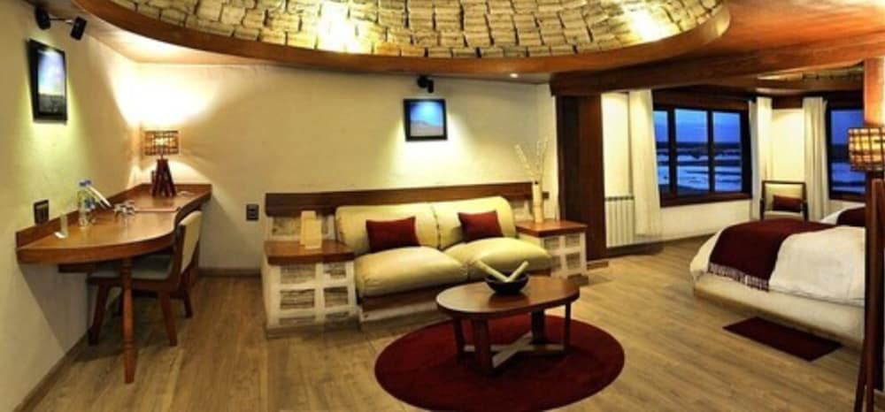 Deluxe Suite, 2 Twin Beds, Mountain View photo 3