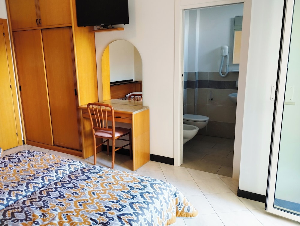 Economy Triple Room, Balcony photo 3