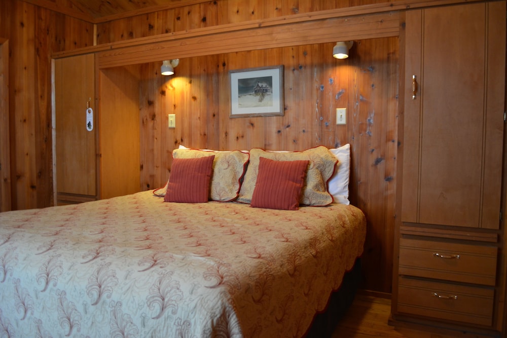Romantic Bungalow, 1 Bedroom, Kitchen, River View photo 1