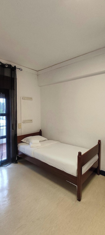 Twin Room, Shared Bathroom - Photo 5