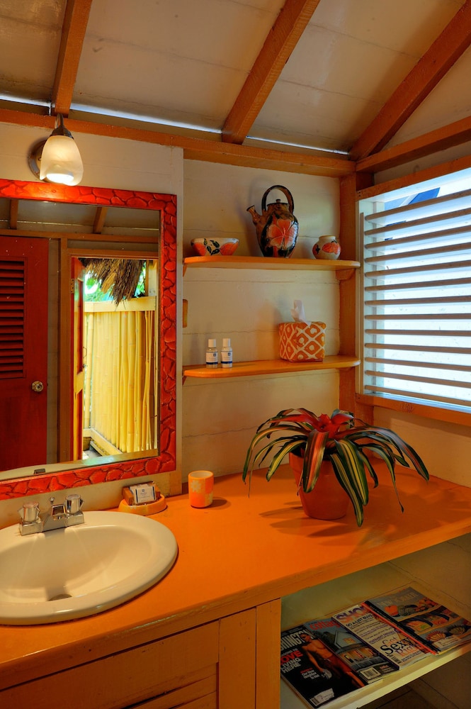 Deluxe Room, 2 Twin Beds (Two Bedroom Ocean Front Cottage) photo 3
