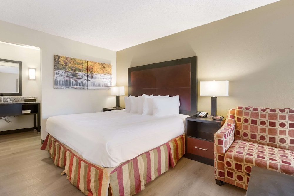Standard Room, 1 King Bed