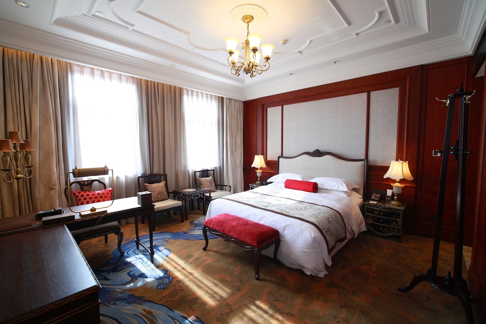 Room, City View
