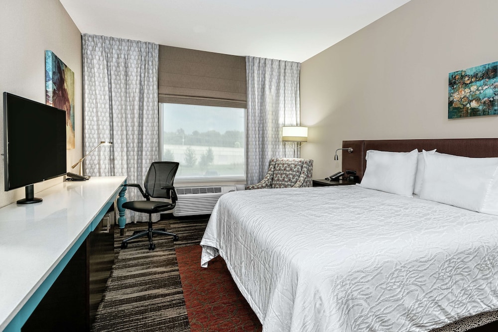 Premium Room, 1 King Bed, Accessible, Non Smoking (with bathtub)