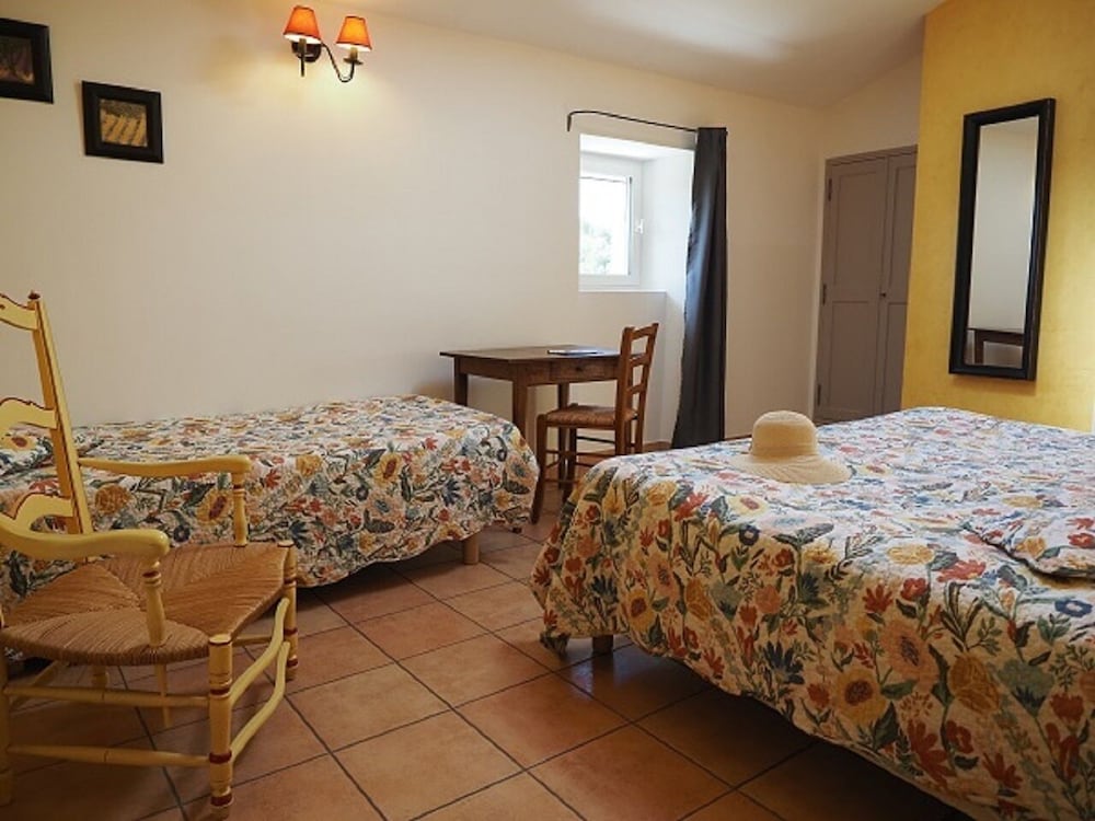 Standard Triple Room, Ensuite (Tournesol) photo 1