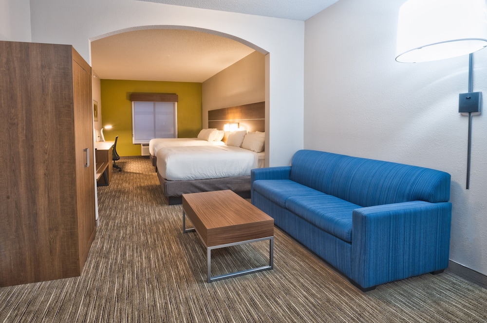 Suite, 2 Queen Beds - Photo 3