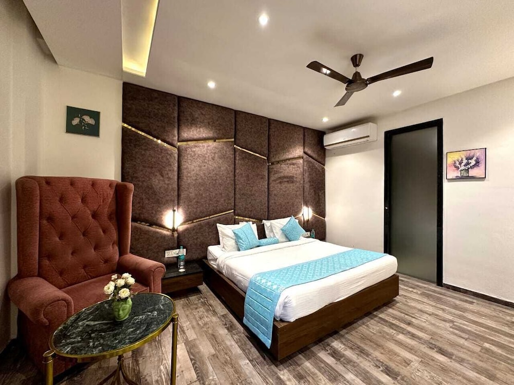 Suite, City View