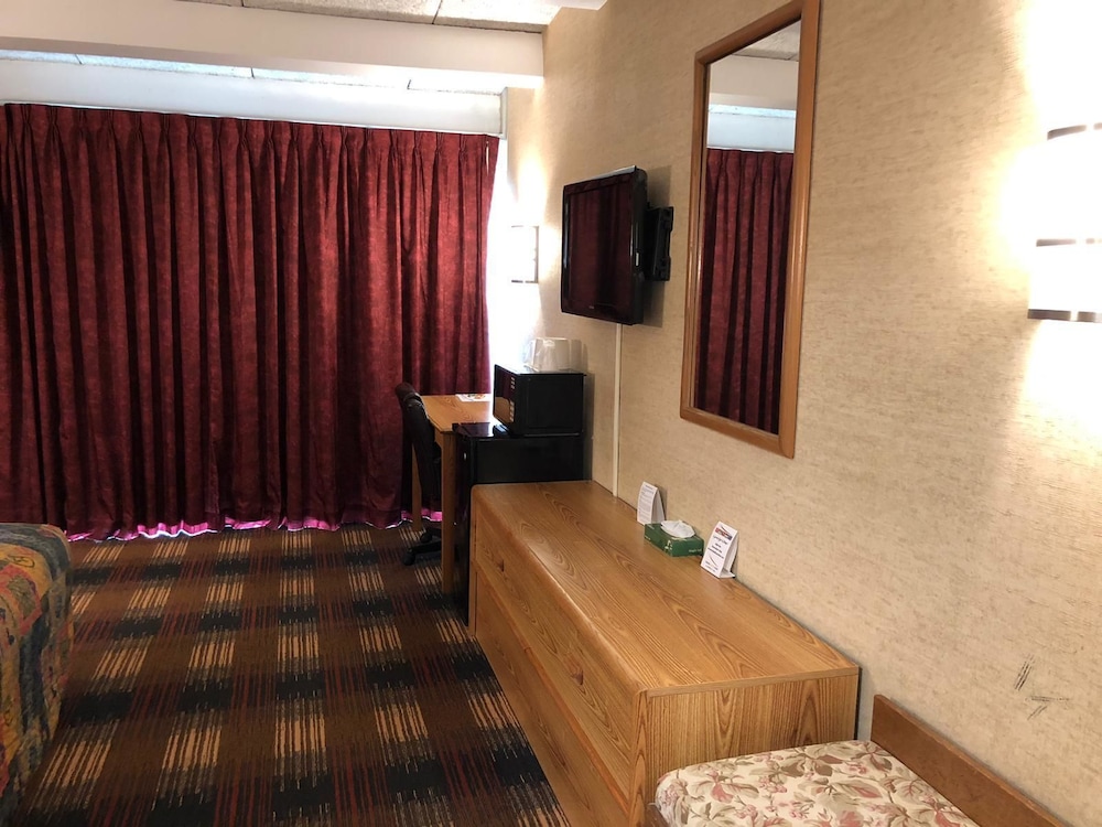 Standard Room, 1 Queen Bed, Non Smoking - Photo 2