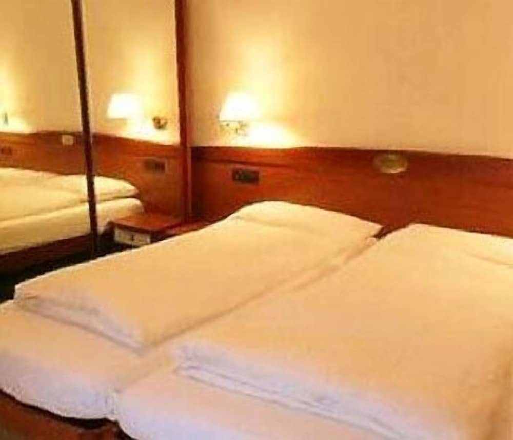 Double Room - Photo 5