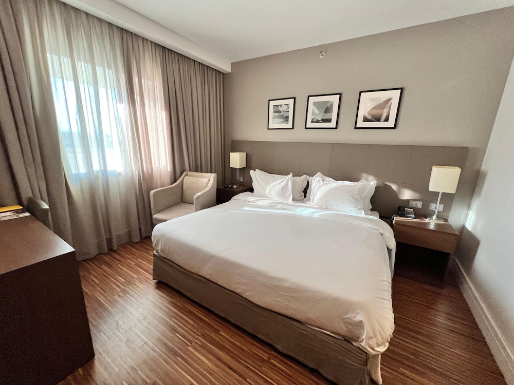 Room, 1 Queen Bed, Mobility Accessible photo 2