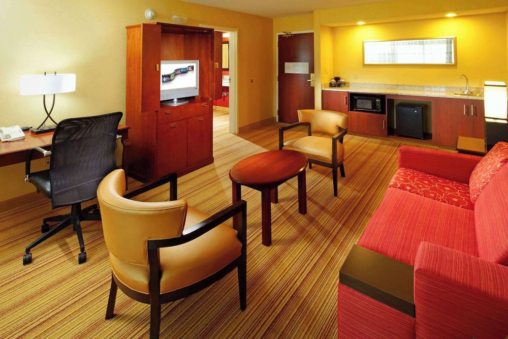 Standard Room, 1 King Bed, Non Smoking - Photo 10