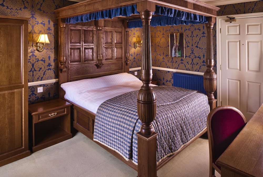 Standard Room, 1 Queen Bed, Non Smoking (Canopy Bed) - Photo 13