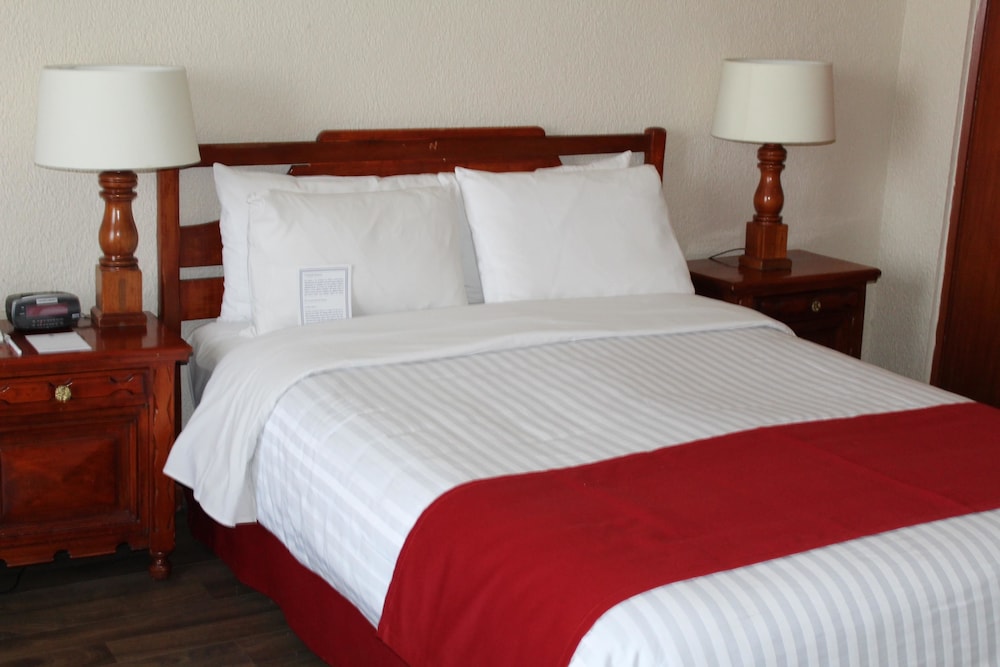 Standard Room, 1 Queen Bed, Non Smoking photo 2