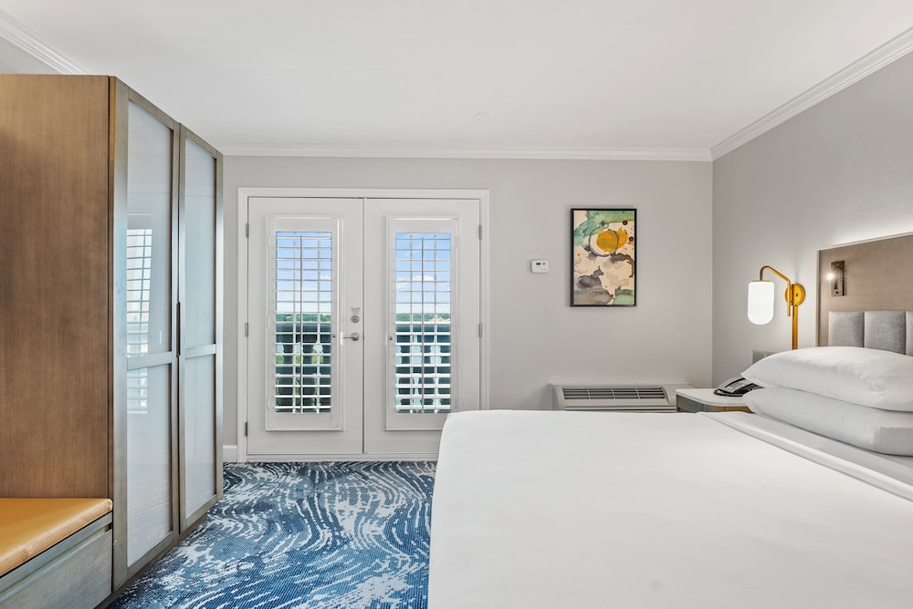Available room thumbnail 5