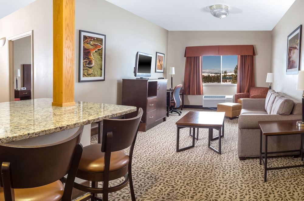 Family Suite, 2 Queen Beds photo 3