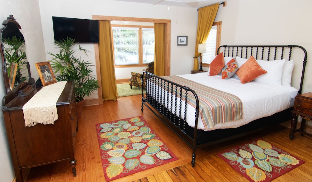 Cross Creek Cottage (Florida Cottage - South) Pet Friendly