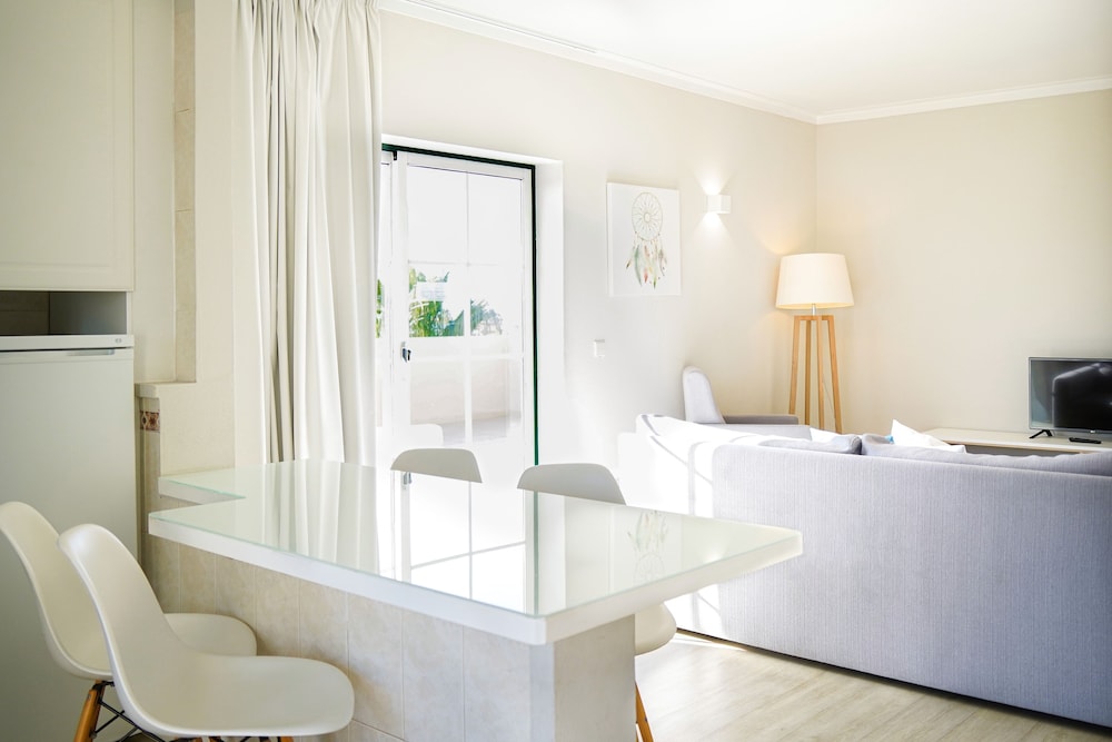 Apartment, 2 Bedrooms, Pool View - Photo 7