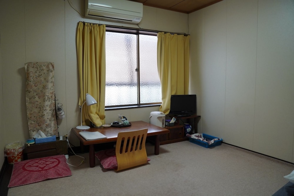 Japanese Style Room For 4 People, Smoking