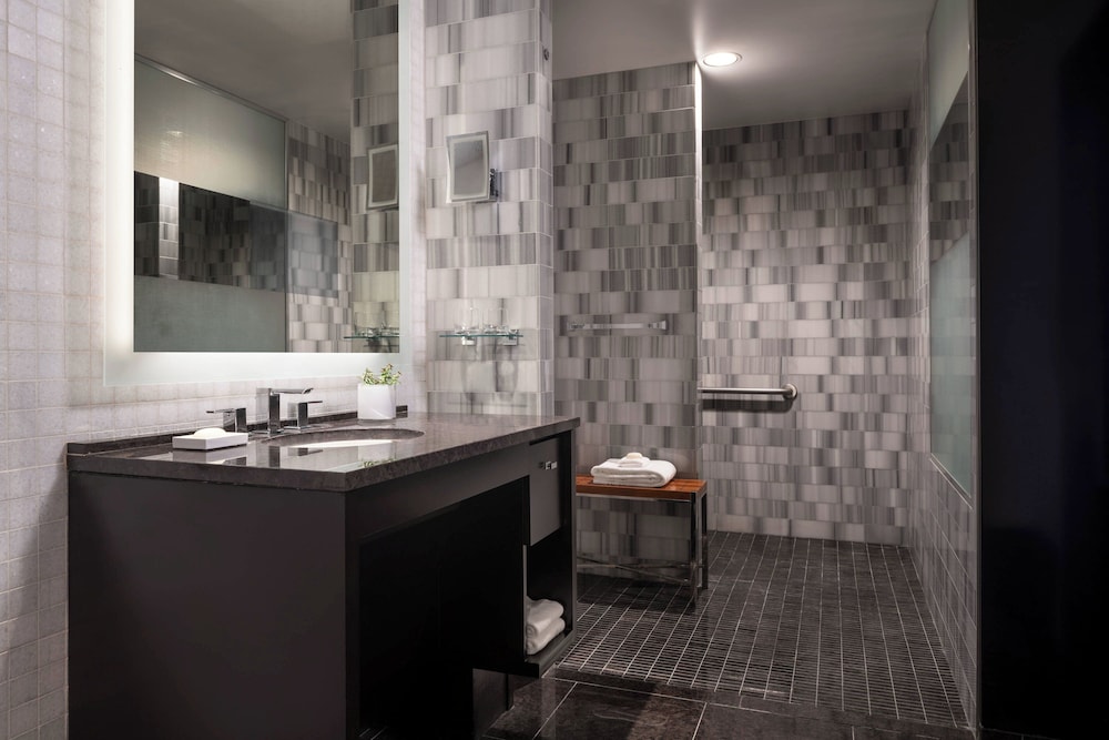 Deluxe Room, 2 Queen Beds, City View