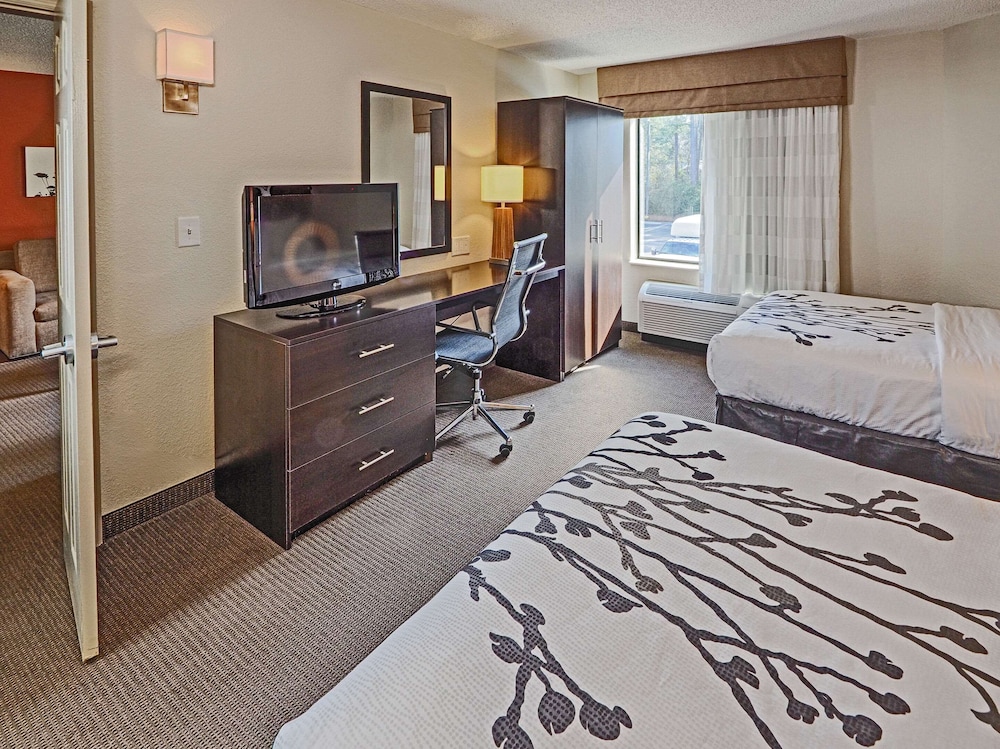 Suite, Multiple Beds, Non Smoking - Photo 3
