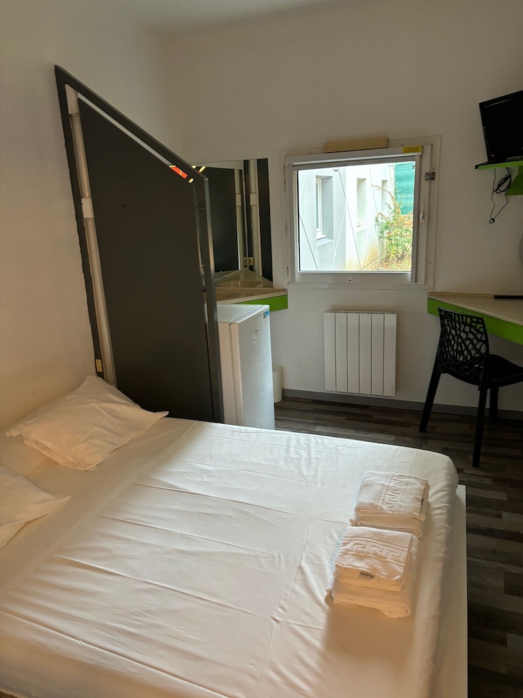 Economy Double Room Single Use photo 3