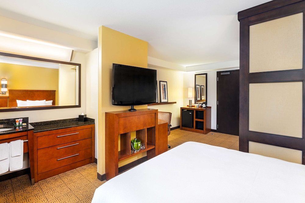 Standard Room, 1 King Bed - Photo 3