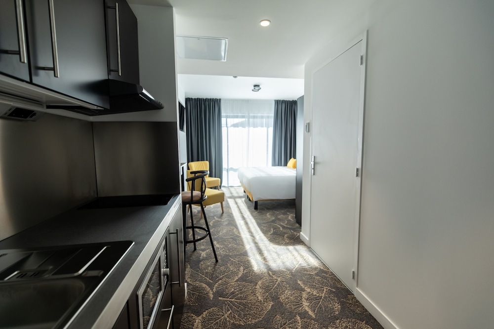 Classic Room Twin - Partial View of the Basin - Photo 4
