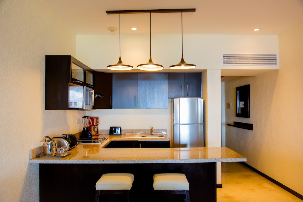 One Bedroom Plus 2 Baths All Inclusive