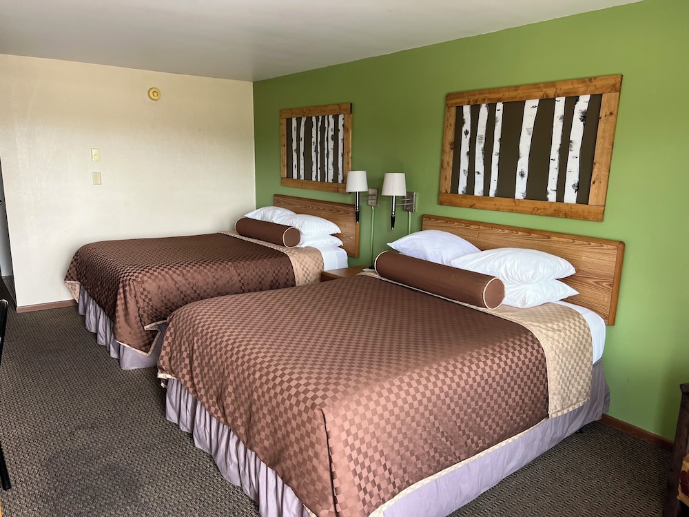 Cedar Standard Double Room, 2 Queen Beds Pet Friendly photo 1