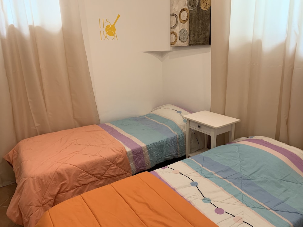 Economy Twin Room, Shared Bathroom photo 1