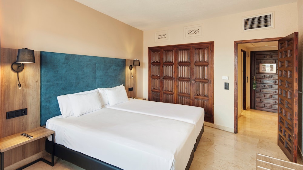 Classic Twin Room (Exterior View) - Photo 3