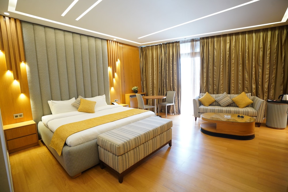 Executive Suite photo 1