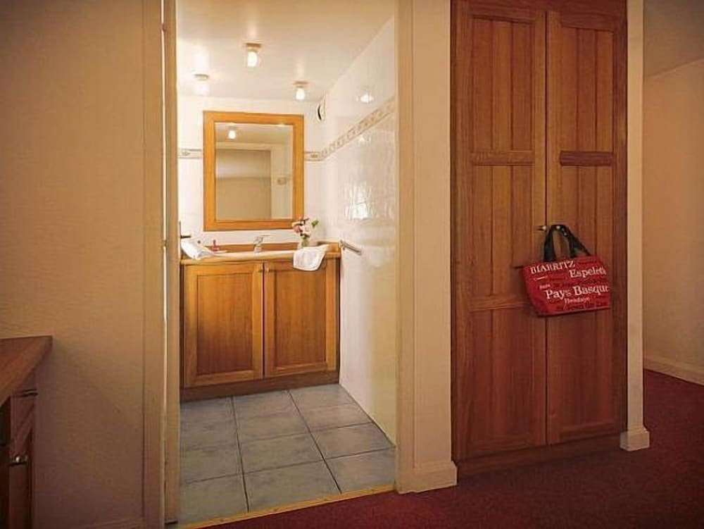 Standard Double or Twin Room, 1 Double or 2 Twin Beds photo 3